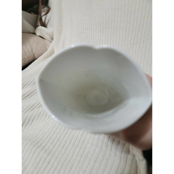 Vintage White Bisque Ceramic Vase AK Kaiser West Germany - Grass/Leaf Pattern - Picture 4 of 5